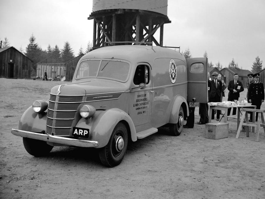  International D-2 Ambulance 1942 года  (фото 1 из 2)
